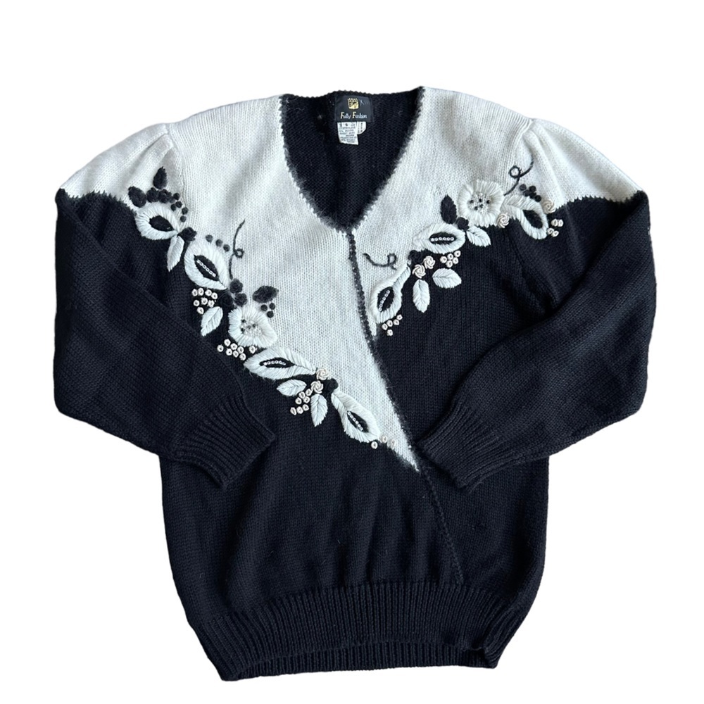 Fully Fashion Women Vintage Angora Wool Blend Knit V-Neck Sweater Floral Pattern